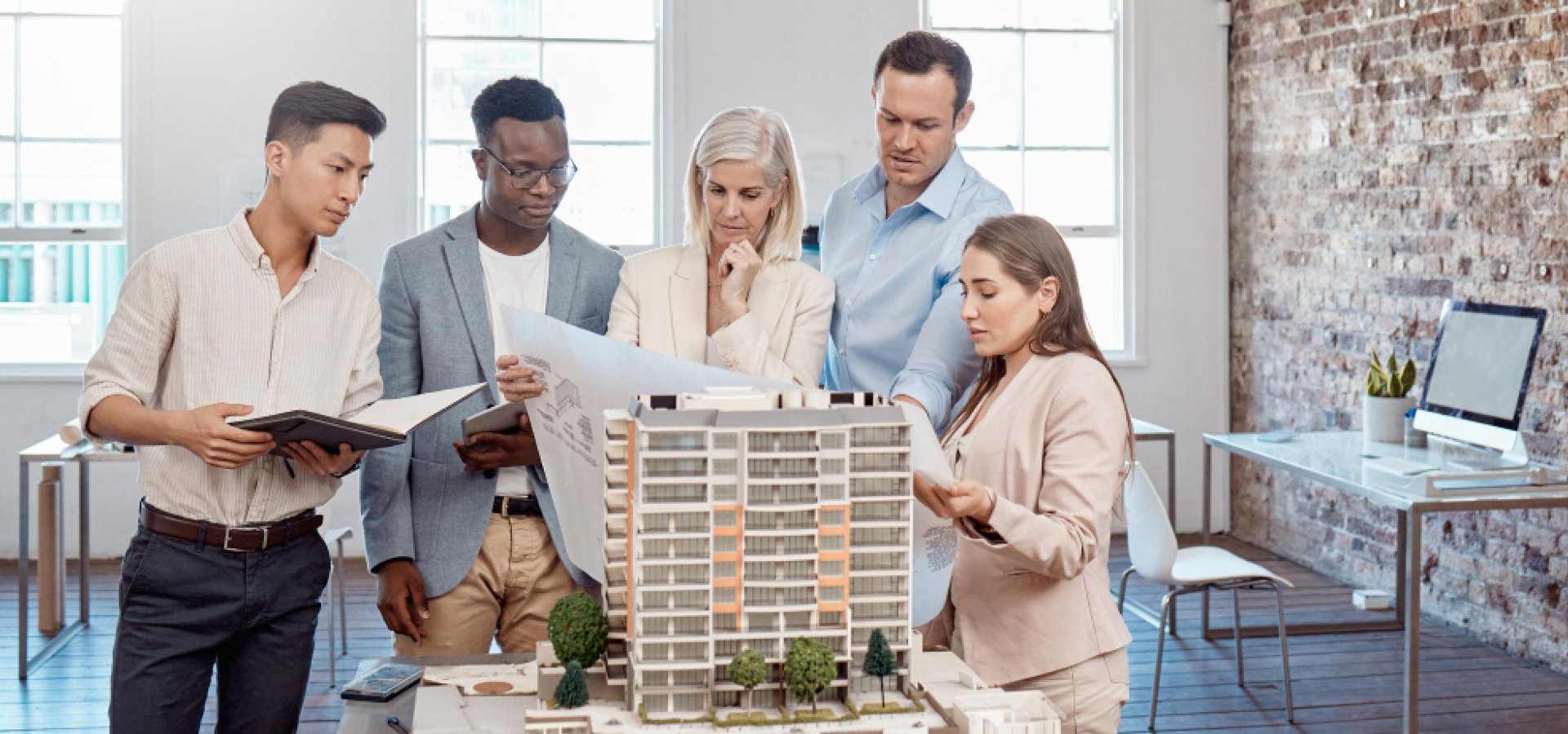 Wiebox Real Estate LLC team adviseert investeerders in Dubai